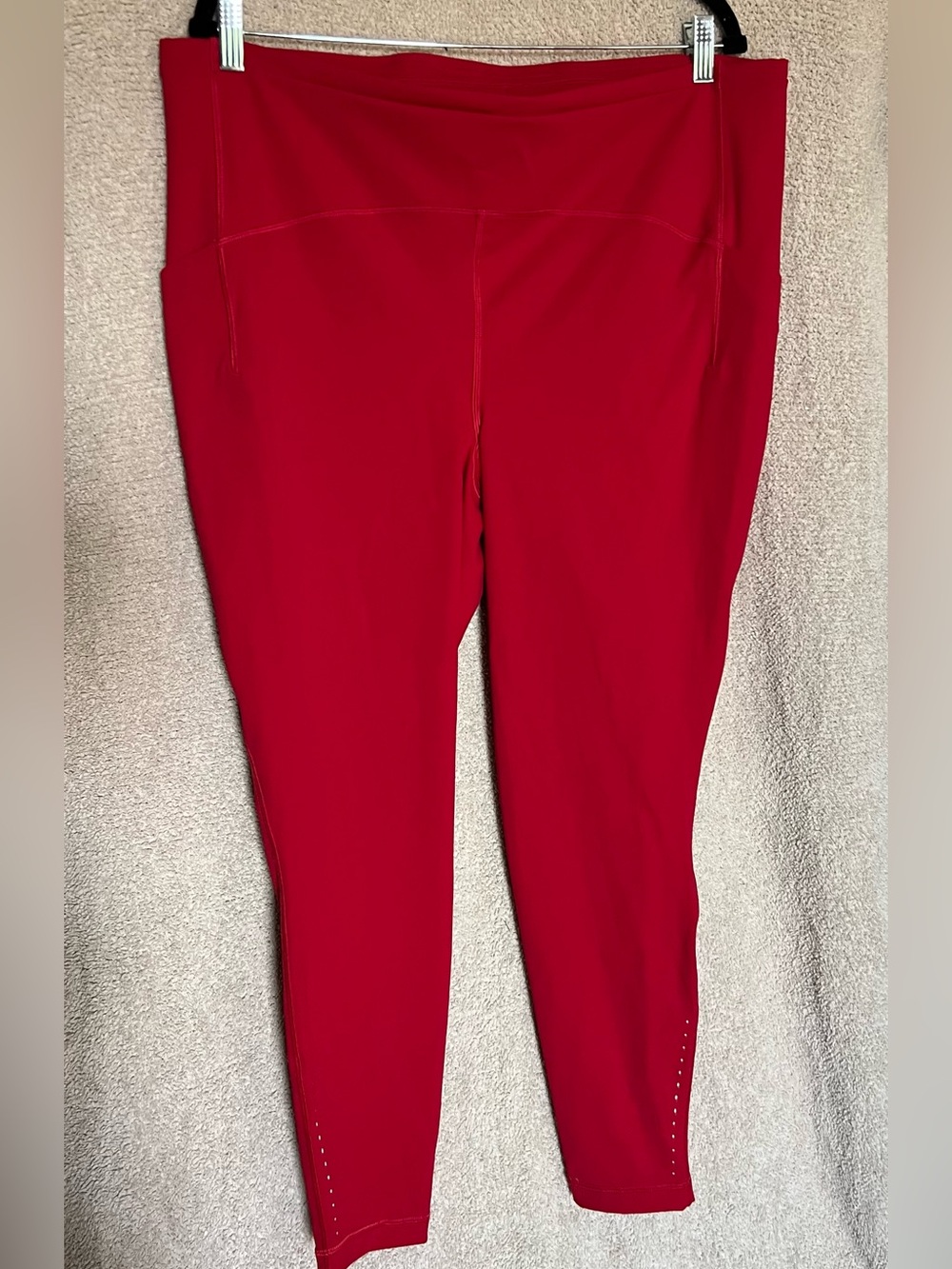 Lululemon Swift Speed High-Rise Tight 28"
Dark Red